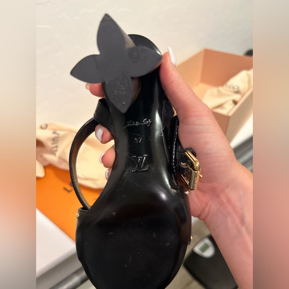 Louis Vuitton heels. Worn once and in prestine condition. Size 37. Beauties!! - Picture 6 of 7